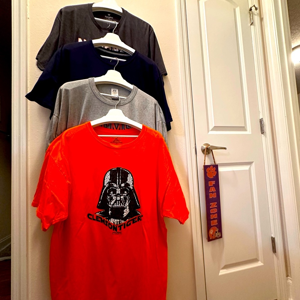 Bundle of 4… Mens Clemson T-Shirts.. All XXL (CT0028)